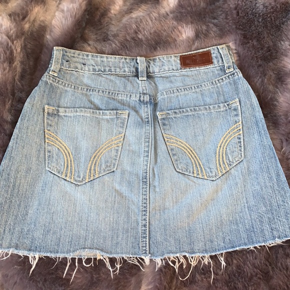 Hollister short light Jean skirt (small) good condition worn a few times - Picture 2 of 2